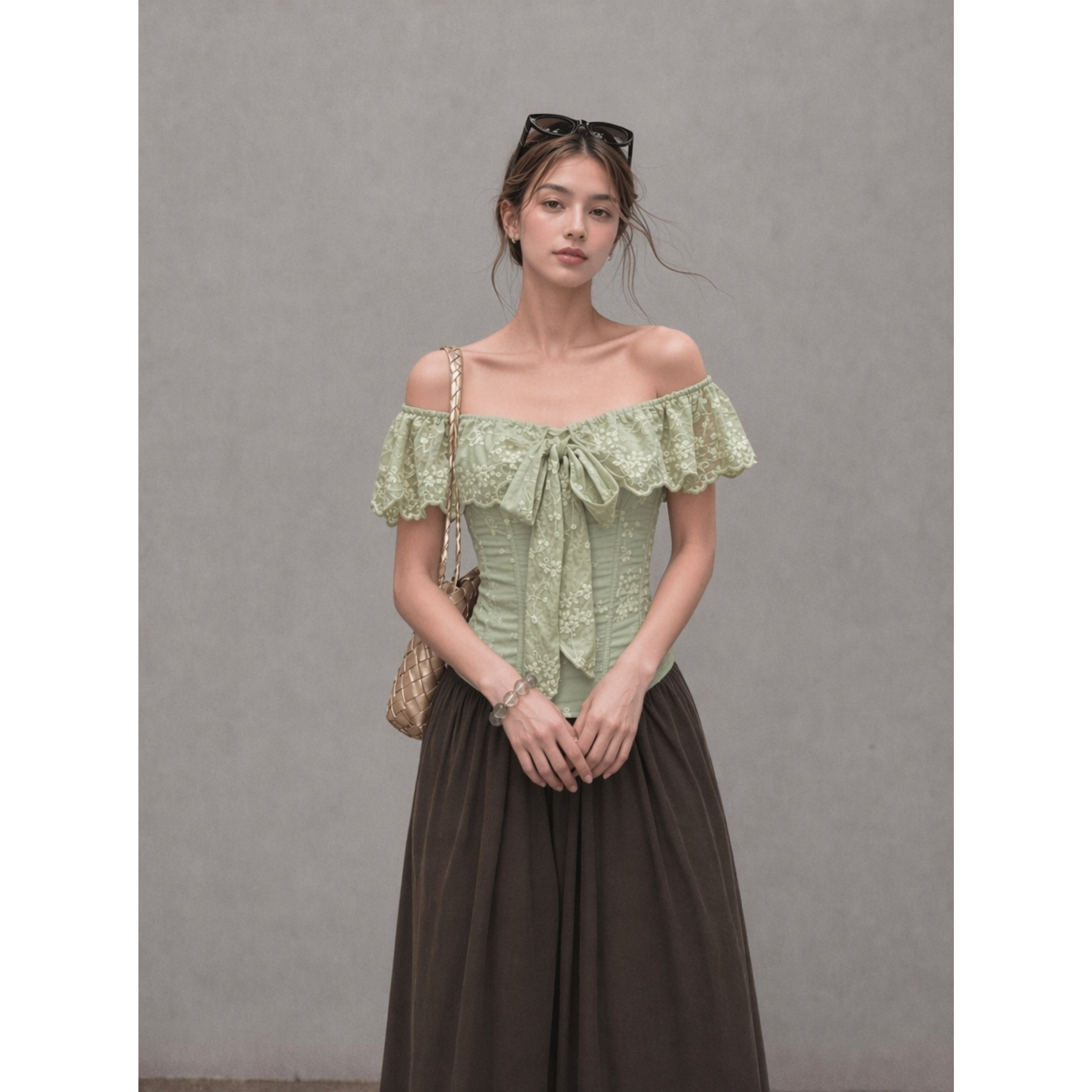 Korean T-shirt company's new pure and sexy style, gentle and slim fit, embroidered fishbone off-shoulder top, women's summer temperament top.
