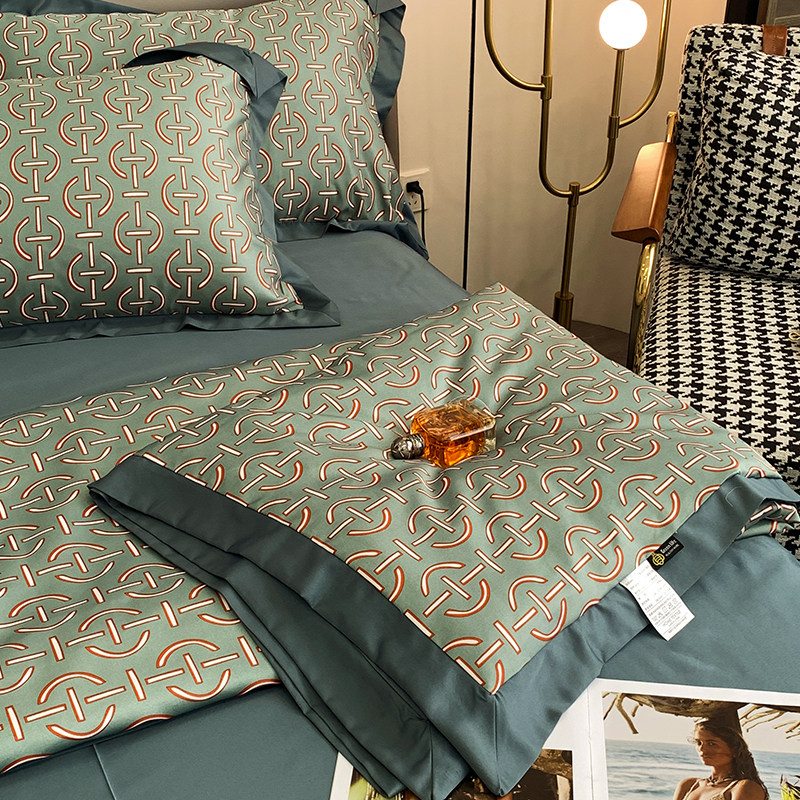 Big Tiansi is a four-piece summer cool by two machine washed summer ice thin quilt single air conditioner core