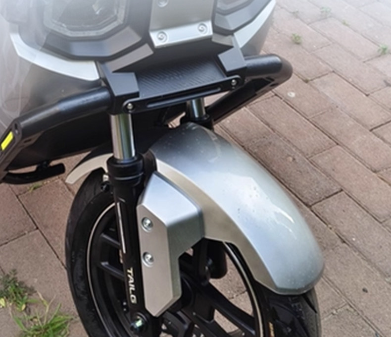 Thickened front fender mudguard for electric vehicles, suitable for Tailin Cangqiong, made of wear-resistant plastic, universal front mudguard modification