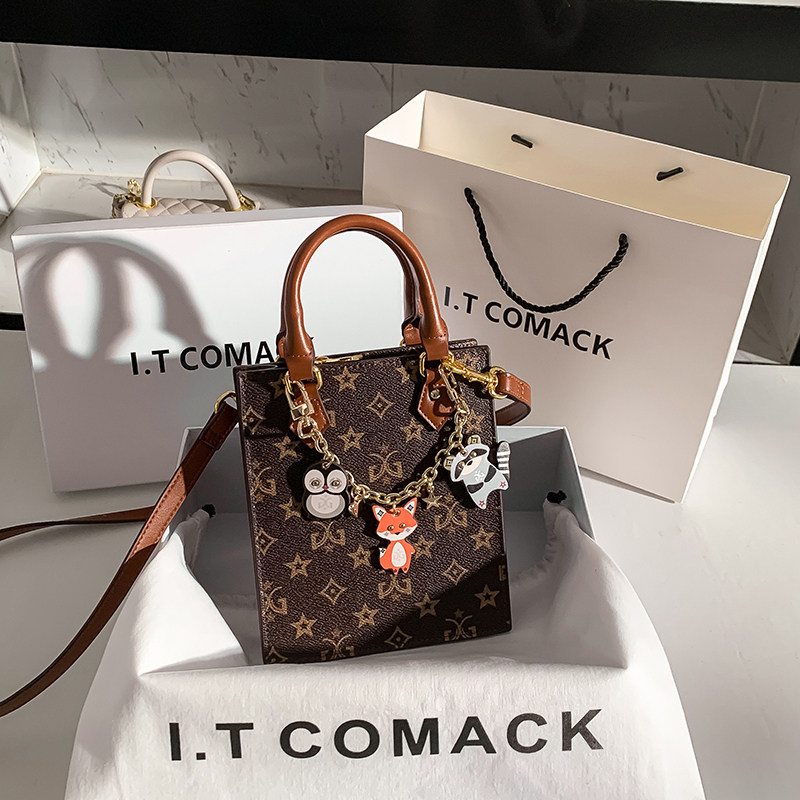 Hong Kong ITCOMACK leather old flower hand-held bag bag women's autumn/winter 2020 new tide piano score bag cross-body bag