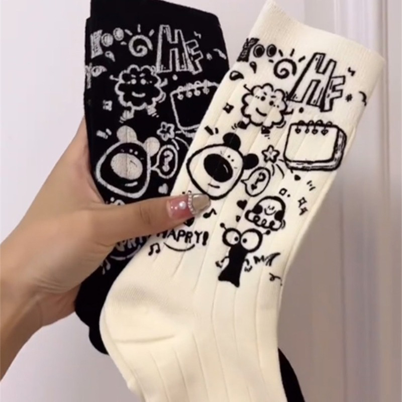Looksocks Black and White Cartoon Spray-Painted Graffiti Skateboard Street Sports College Style Letter-Printed Trendy Mid-Calf Socks