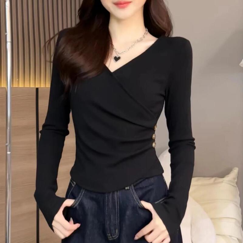 Plus-Size Black High-End Style Sexy Waist-Cinching Inner Top with a Pure and Alluring V-Neck, Cross Pleats, and Versatile Base Layer