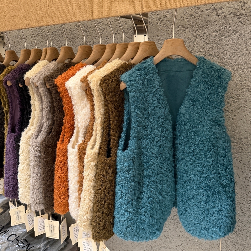 Lamb Fur Integrated Vest for Women 2026 Autumn and Winter Warm Vest Jacket High Collar Knitted Base Layer Set Lamb Fur Integrated Vest for Women 2026 Autumn and Winter Warm Vest Jacket High Collar Knitted Base Layer Set