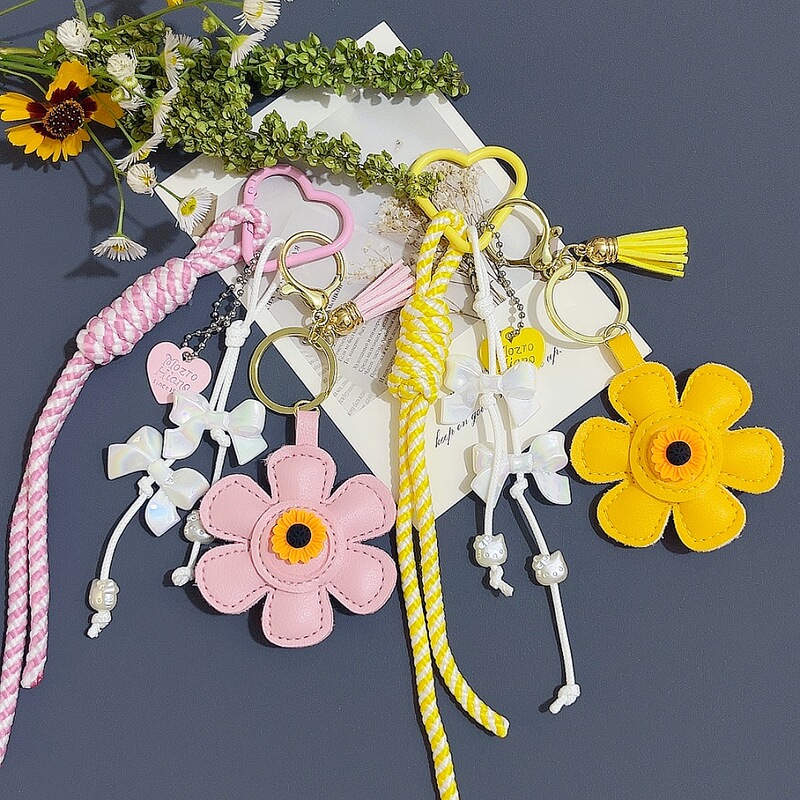 Cross-Border Pu Daisy Bag Charm Cute Bag Pendant Car Daisy Keychain Decoration Woven Rope Phone Lanyard