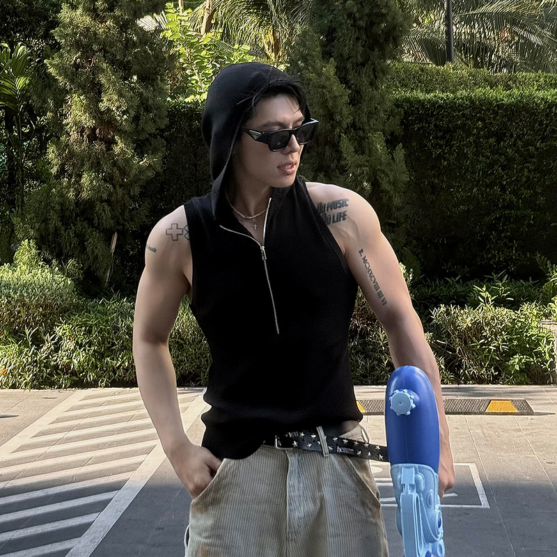 Black Minimalist Half-Zip Hooded Vest for Men, New Summer Slim-Fit Design, Sleeveless Trendy Top Black Minimalist Half-Zip Hooded Vest for Men, New Summer Slim-Fit Design, Sleeveless Trendy Top