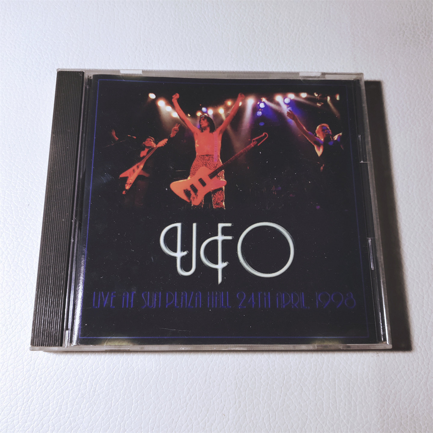 Запись диска в прямом эфире UFO Live в Sun Plaza Hall 24 апреля 1998 года Изображение 1