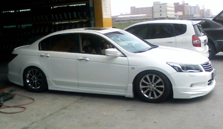Sửa đổi vòm xe Thích hợp cho 8 thế hệ của Accord bao quanh 08-12 Accord đặc biệt được bao quanh bởi váy phía trước môi - Sửa đổi ô tô chổi rửa xe ô tô tự xoay