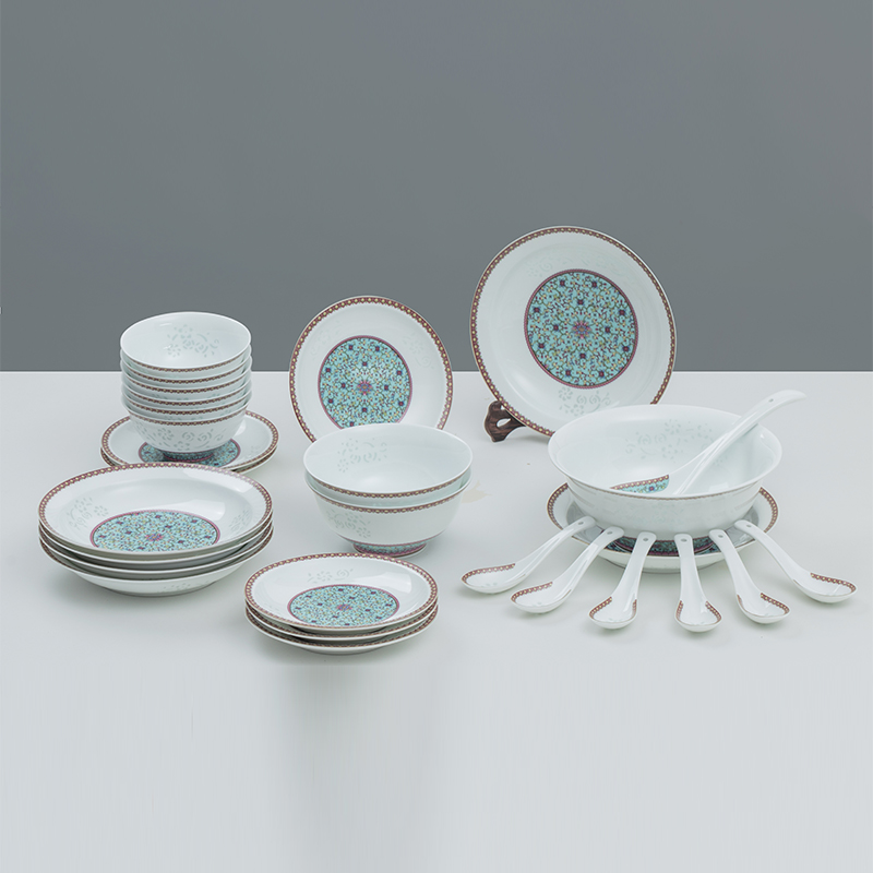 The dishes suit in The The qing dynasty royal with 28 head on colored enamel porcelain glaze and exquisite tableware suit grilled light bright green flowers