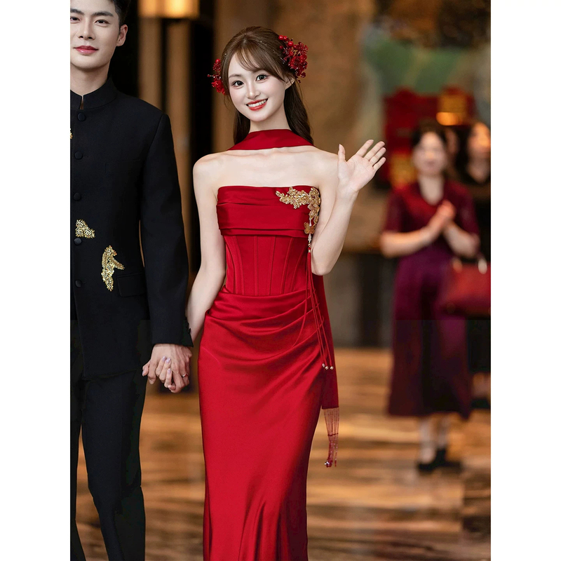 Burgundy Strapless Bridal Toast Dress, Engagement Gown, High-End Satin Dressing Gown, Luxurious and Unique, Stunningly Beautiful Burgundy Strapless Bridal Toast Dress, Engagement Gown, High-End Satin Dressing Gown, Luxurious and Unique, Stunningly Beautiful