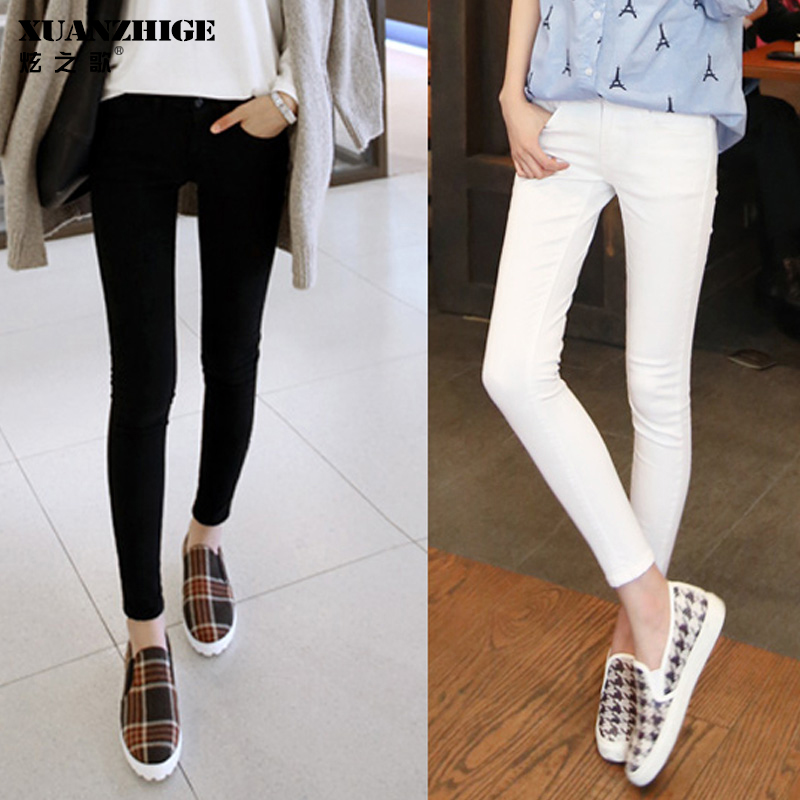 ноги девушек в брюках. штаны рваные худые ножки тонкие. очень худые ноги. стройные ножки в джинсах. рваные джинсы черные девушка.