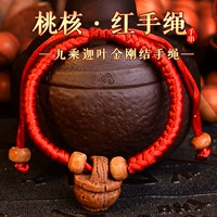 Красный браслет из персиковой корзины с тонкой