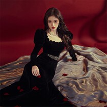 Bow Jing Yi stars the same style of autumn and winter retro palace style Sexy Gown with long style Bubble Sleeves Slim Velvet Dress