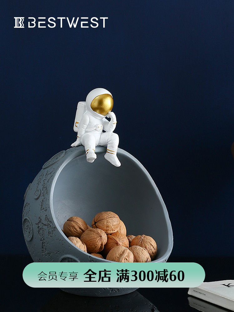 Creative astronaut entrance key storage ornaments Nordic home desktop soft decorations Wine cabinet Astronaut fruit plate