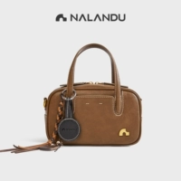 Маленький сандалово-коричневый