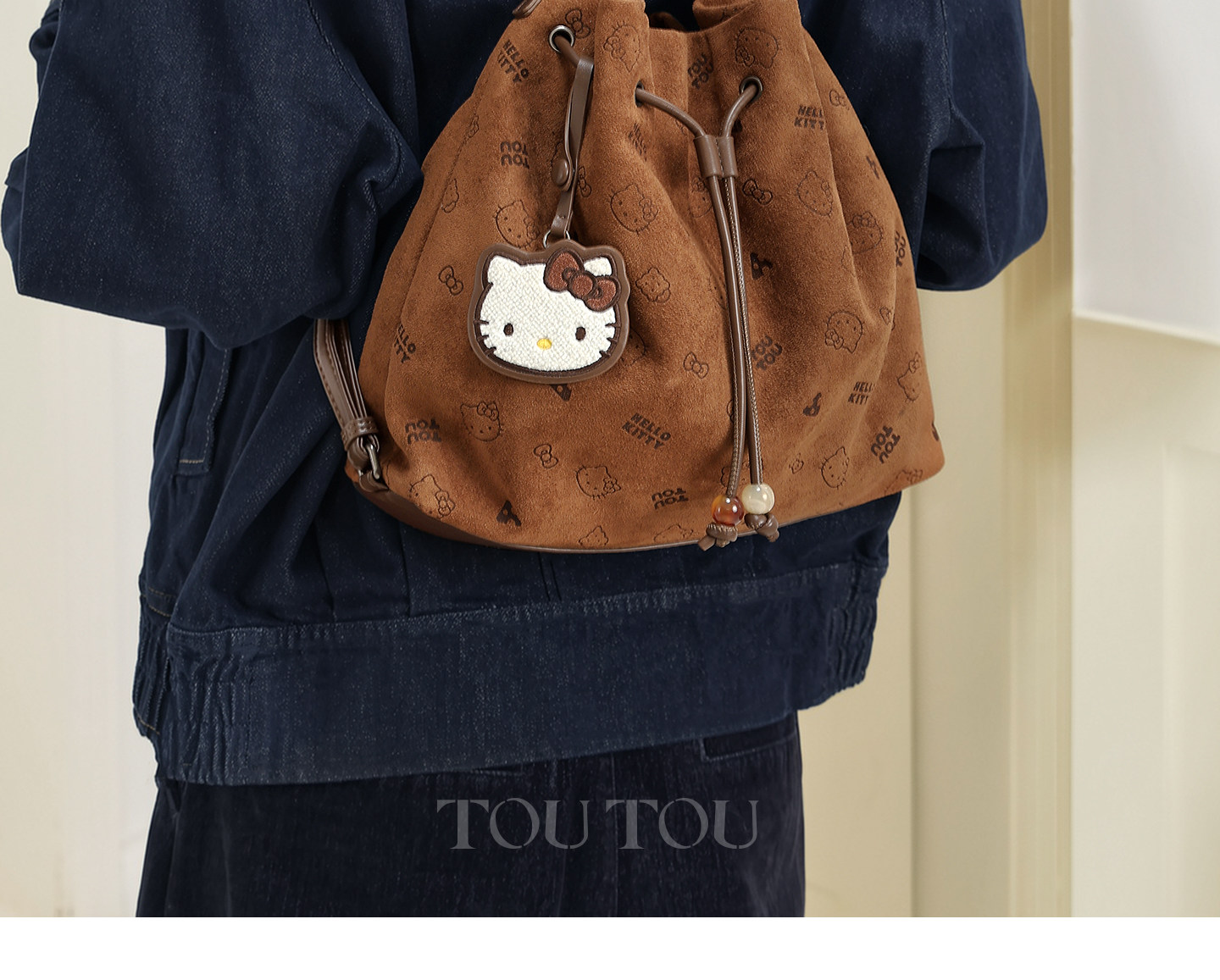 TOUTOU Hello Kitty Drawstring Bucket Bag