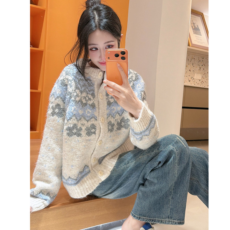 Fair Isle Knitted Cardigan for Women, Short Style, 2026 Autumn/Winter Korean Version, Lazy Style for Petite Figures, Fluffy and Soft Sweater Coat Fair Isle Knitted Cardigan for Women, Short Style, 2026 Autumn/Winter Korean Version, Lazy Style for Petite Figures, Fluffy and Soft Sweater Coat