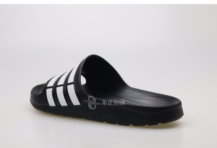 Adidas ba thanh màu đen và trắng Adidas xu hướng thể thao nam và nữ dép thể thao G15890 U43664 dép bít mũi
