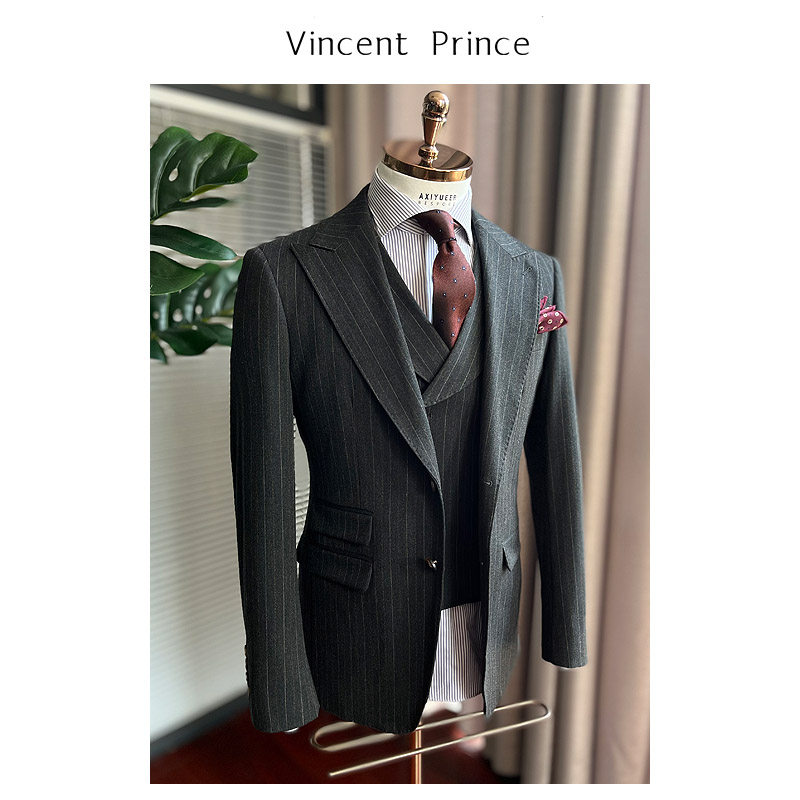 The groom's suit suit three sets of business sashimi wedding gown, Korean version casual light lavish grey striped suit man