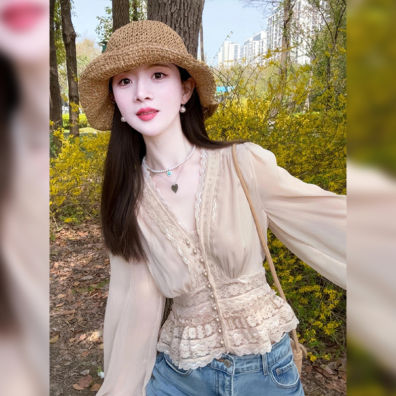 Ранняя осенняя одежда, женская новинка 2025 года, кружевная рубашка во французском стиле Хепберн, тонкий шифоновый топ с v-образным вырезом