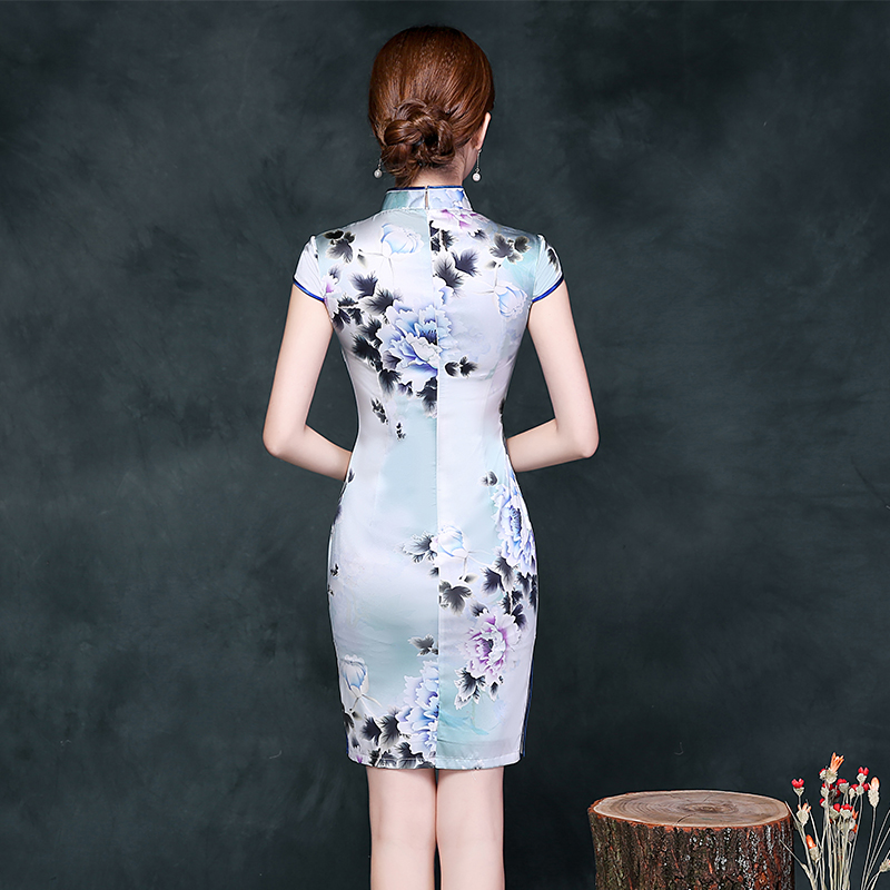 Short summer cheongsam, silk retro fitted dress, Chinese style Short summer cheongsam, silk retro fitted dress, Chinese style