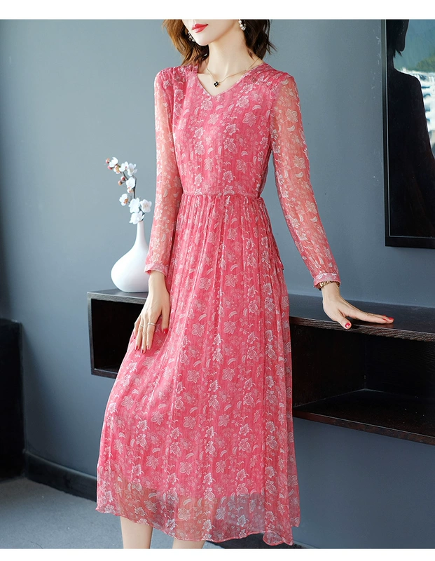 Đầm lụa tơ tằm Hàng Châu 2020 mùa xuân và mùa thu mới V-cổ hoa dâu lụa phù hợp với cơ thể váy dài - Sản phẩm HOT