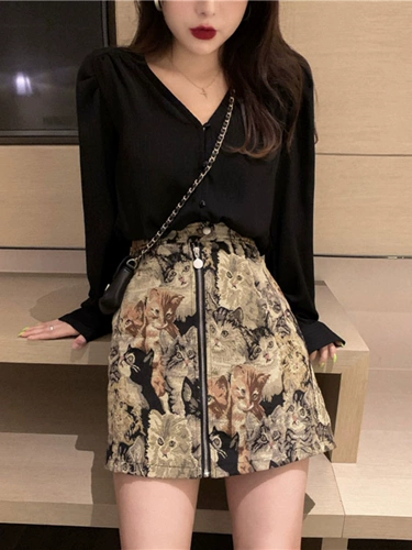 Весенняя небольшая дизайнерская рубашка, поясная сумка, мини-юбка, комплект, тренд сезона, V-образный вырез, высокая талия