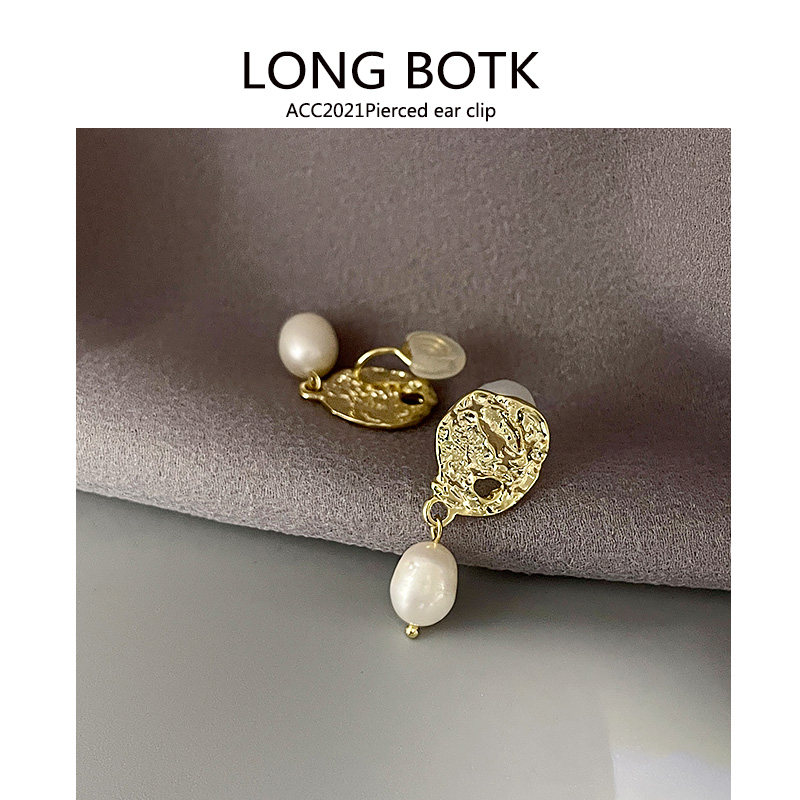 Small Hanging Pendant Natural Pearl Retro Day Series Superior Mosquito Repellent Coil Ear Clip Woman No Earhole Fake Earrings Gold Earrings Tide 