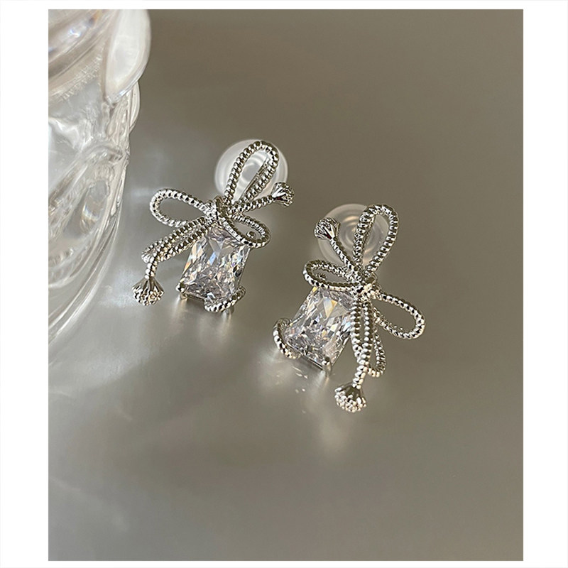 Very Delicate Zircons Mosquito butterfly knots Mosquito-Repellent Incense Pan Without Earbuds Ear Clip Women Anti-Fall and Fake Ear Accessories 