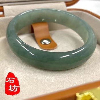 Authentic natural jade bracelet emerald color bracelet women's light green emerald green jade jade bracelet