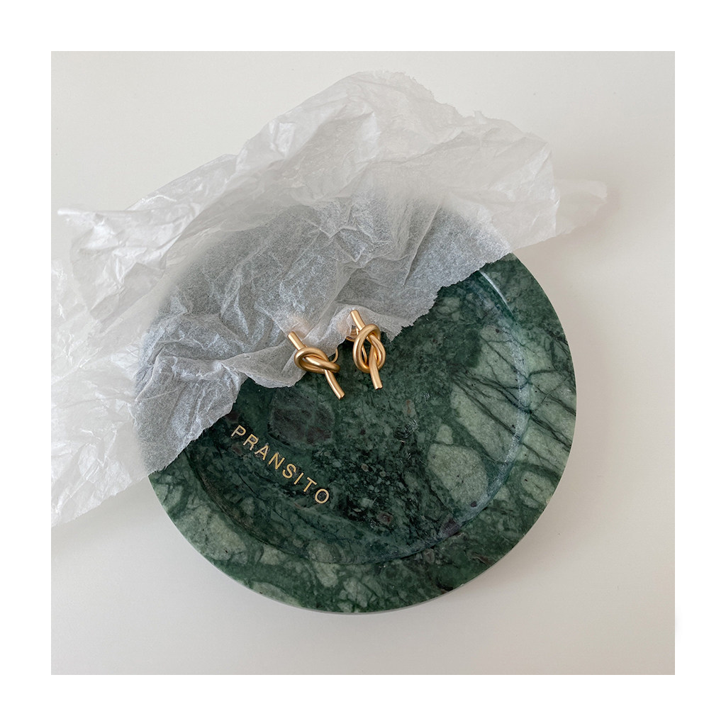 (W Dear) BI without ear piercing matte gold knotted mosquito coil ear clip women's high-end simple earrings