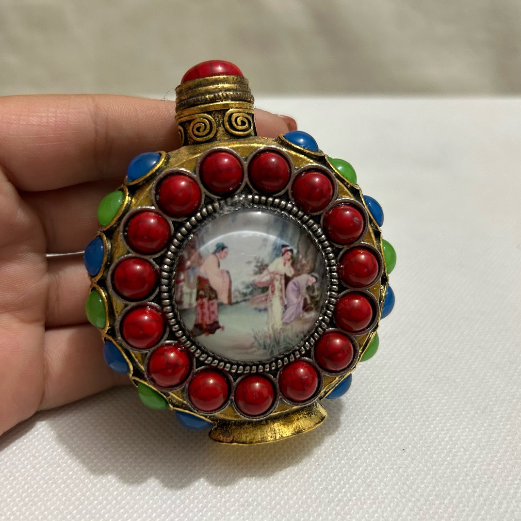 Antiques and miscellaneous collections, antique copper snuff bottles, Tibetan characteristic handicrafts, home living room decoration, antique ornaments