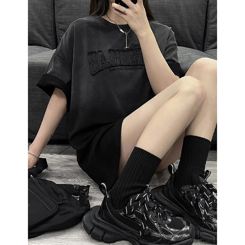 黒とグレーのグラデーションデザインのミドル丈ゆったり半袖Tシャツ、女性用夏新作レイジースタイルゆったり半袖トップス