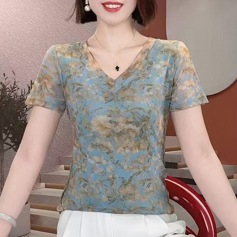 Fashionable High-End Floral Short-Sleeved V-Neck Mesh Blouse, Feminine and Stylish, Age-Reducing, Belly-Covering, Slimming T-Shirt, Stretchy Top Fashionable High-End Floral Short-Sleeved V-Neck Mesh Blouse, Feminine and Stylish, Age-Reducing, Belly-Covering, Slimming T-Shirt, Stretchy Top