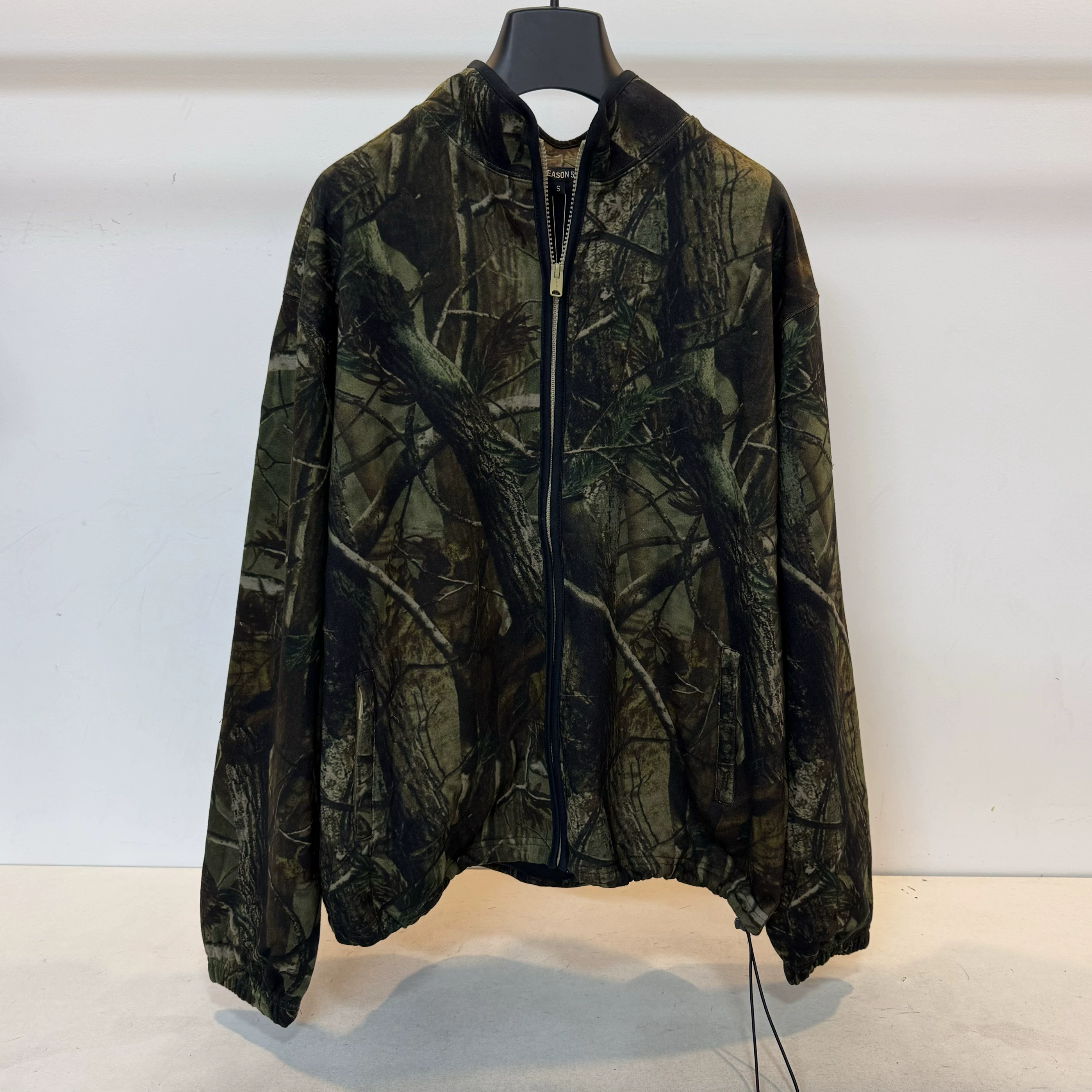 Свитшот на молнии с вышивкой Yeezy Season 5 реалтовая камуфляжная ветка стойка воротник куртка