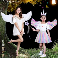 Ангельские перья, многократные крылья, маленькая девочка, сказочная палка, цветочные детские детские демоны детские шоу шоу шоу