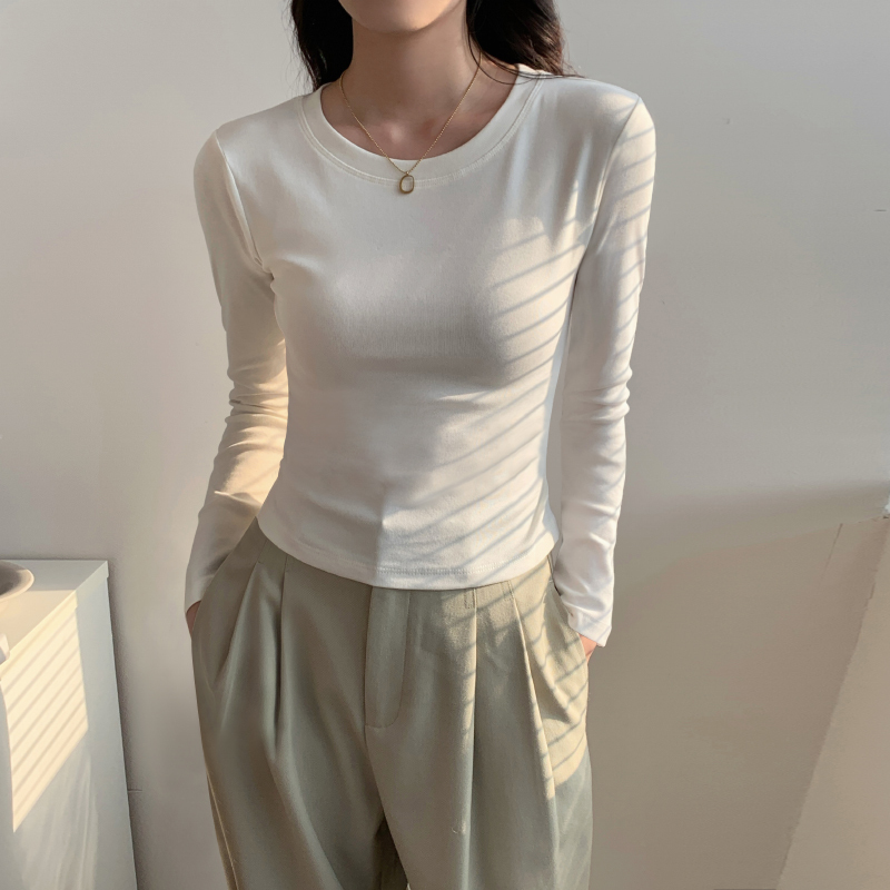 White Round-Neck Long-Sleeve Base Shirt T-Shirt for Women, Suitable for Layering in Spring and Summer 2026, New Design with a Waist-Cinching Short Top