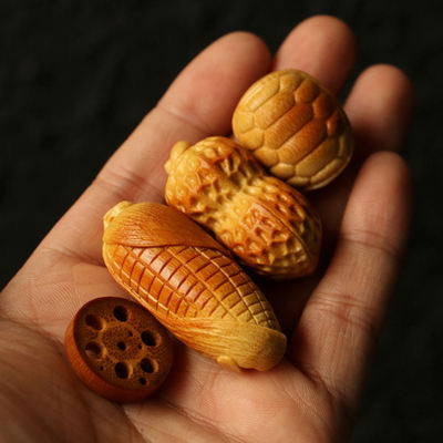 Exquisite handcrafted bamboo carvings, solid bamboo pendants, peanut, persimmon and jade bamboo playable small pendants