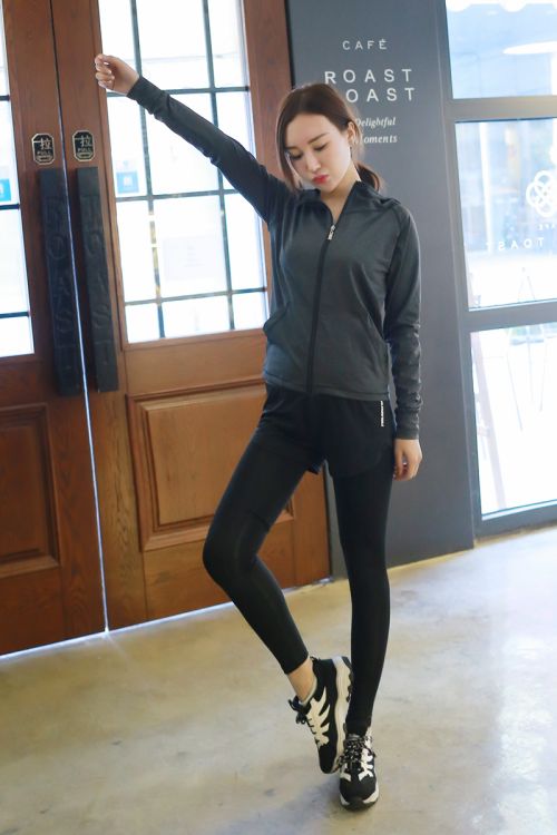 Quần áo thể thao yoga mùa hè và mùa thu Bộ đồ ba mảnh của phụ nữ chạy bộ quần áo mỏng mỏng khô nhanh áo khoác giả hai chiếc quần dài - Bộ đồ ao kieu dep