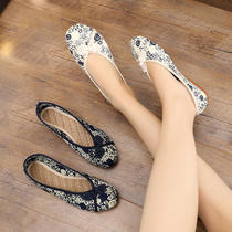 New flat old Beijing cloth shoes ethnic style embroidered beef tendon womens shoes mother leisure square dance linen shoes