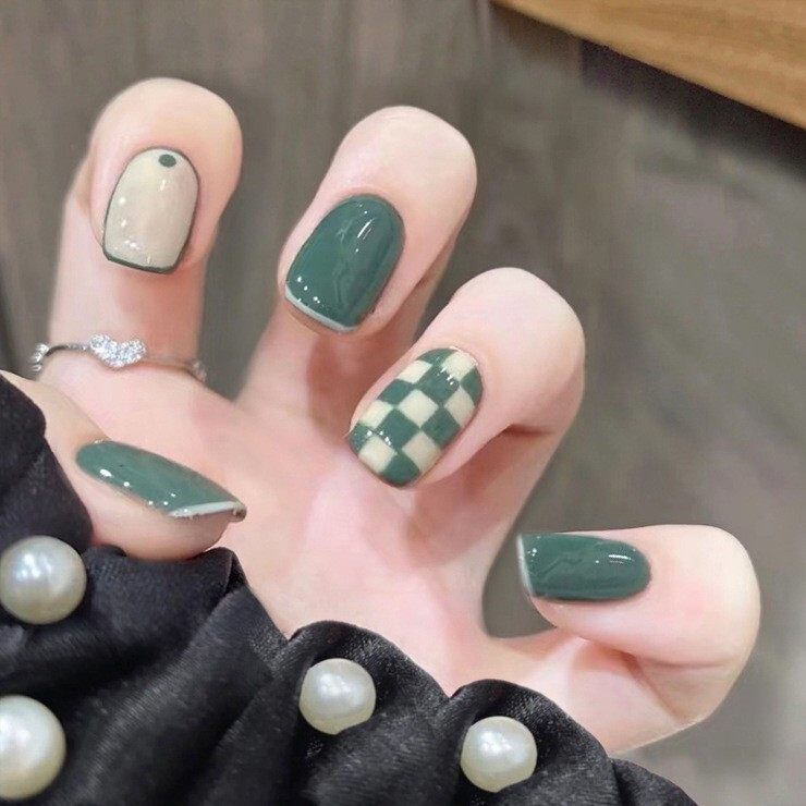 2026 New Model Children's Nail Art Wearable Short Nails in White-Enhancing Green Checkerboard Pattern, 24-Piece Fake Nail Stickers 2026 New Model Children's Nail Art Wearable Short Nails in White-Enhancing Green Checkerboard Pattern, 24-Piece Fake Nail Stickers