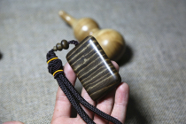 Gloomy gold silk Nanmu no matter brand small leaf Zhennan wood ebony green material pendant Water ripple pendant handle piece