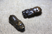 Gloomy golden silk Nanmu lucky Pixiu handle pieces Xiaoye Zhennan Water wave pure handmade clear knife carving collection ornaments