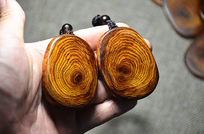 Hainan huanghuali bran pear sea yellow log safe and sound card hand piece purple pear old material pendant small pendant keychain