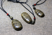 Gloomy gold silk Nanmu pendant Small leaf Zhennan log ebony green material pendant Water ripple car hanging handlebar