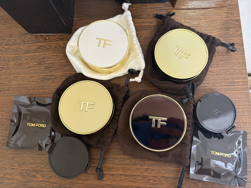 Date of Clearance: Only This Batch Available. Golden Princess Silky Mist Black Cushion Compact Date of Clearance: Only This Batch Available. Golden Princess Silky Mist Black Cushion Compact