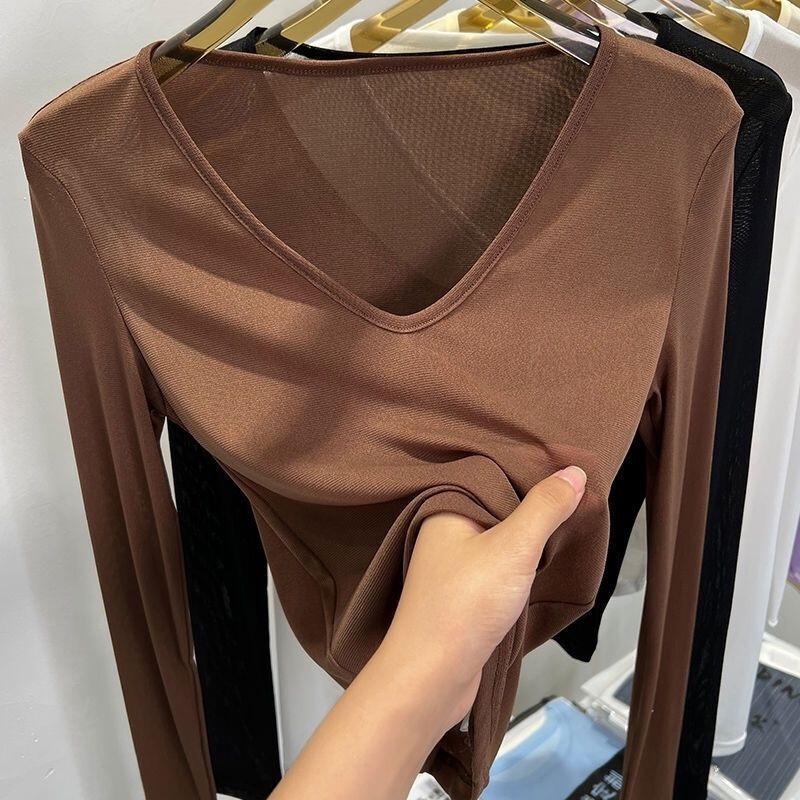 Black V-Neck Mesh Base Shirt for Women, Thin Long-Sleeved T-Shirt for Autumn, See-Through Slim-Fit Gauze Shirt, Sweetheart Neckline Lace Top