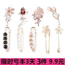 Pearl brooch Anti-slip buckle small pin Cute Japanese fixed clothes corsage Womens clothing accessories waist artifact