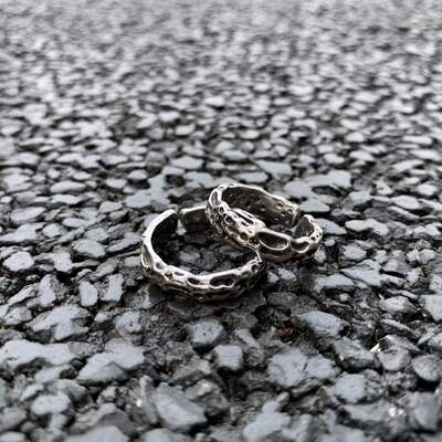 NormCore Moment's niche retro couple handcrafted vintage lunar surface meteorite texture ring