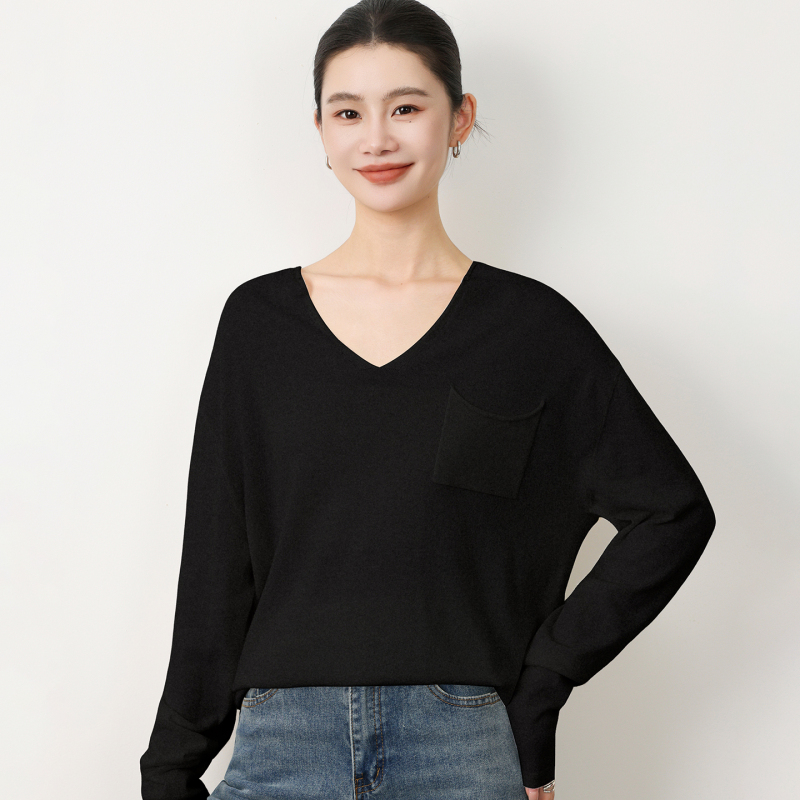 Lazy Style V-Neck Wool Knitwear for Women, Loose Pullover Long-Sleeved Sweater, Black Slimming Top