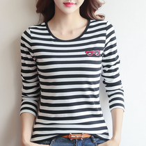 2022 new striped undershirt woman autumn and winter long sleeve t-shirt womens dress blouses with a round collar black inner lap